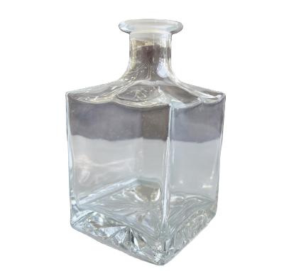 Chine Bouchon de pulvérisation 26 oz Decanter de whisky en verre cristallin et verres Rock pour Bourbon dans une boîte cadeau à vendre