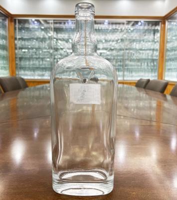 China Supply 500ml 700ml 750ml Flint Glass Liquor Bottles for Customized Glass Vodka Bottles for sale