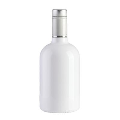 China Golden Silver Cork Lids Glass Vodka Bottle for 750ml Packing 375ml 500ml Capacity for sale