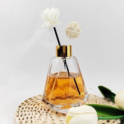 Cina Bottiglia di diffusore di vetro vuota da 100 ml/150 ml Perfetta per l'aromaterapia e il rinfresco dell'aria in vendita