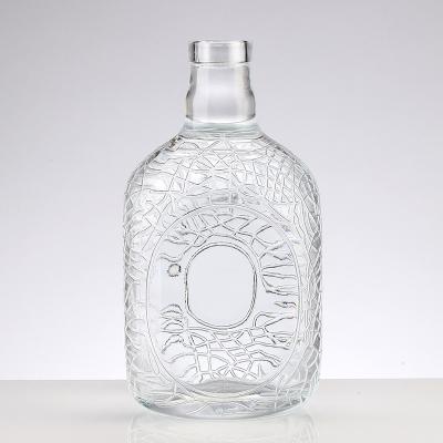 Cina Stampaggio a caldo 1.5L Grande Cancello in forma di bottiglia di Brandy Vino in vetro per Vodka Whisky Rum in vendita