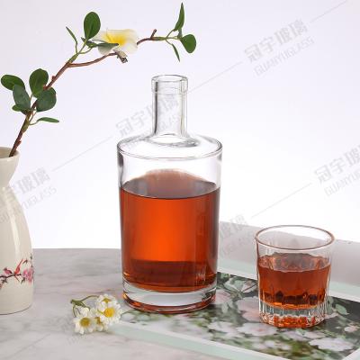 China Base Material Glass Body Material Whiskey Bottle 500ml 750ml with Cork for sale