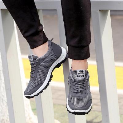 China 2021 Wholesale Hot Sale Casual Men's Breathable Shoes Lightweight, Wear-resistant Soft Soles Comfortable Men's Sports Shoes for sale