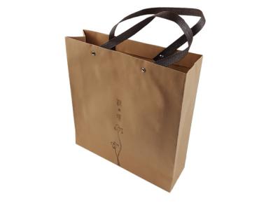 中国 Environmental Kraft Paper Material Custom Design Paper Bag Black Color Logo Printing with Rigid Handle 販売のため