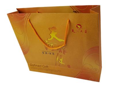 中国 Gold Color Paper Printing Customized Logo Embossing Rigid Cardboard Material Big Size Custom Design Paper Bags 販売のため