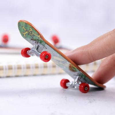 China Mini Finger Board Fingerboard Alloy Popular High Quality Cute Skate Boarding Gift Children Kids Toys Gift for sale