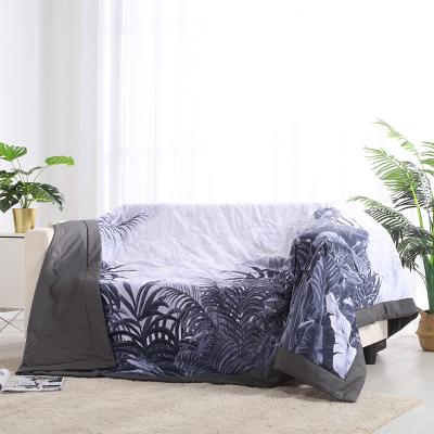 China Home Air Condition High-survey Products Light Soft Fabric Tight Elegant Quilting Modern Fluffy Modern Warm Quilt for sale