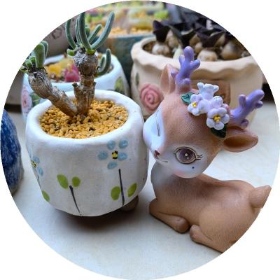 China Artificial Production Professional Resin Painted Deer Ornaments Table Top Resin Decoration Craft Gift for sale