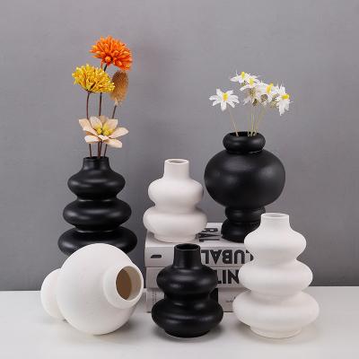 China New Gift Modern Creative Home Decoration Ceramic Flower Vase For Office Living Room Decoration for sale