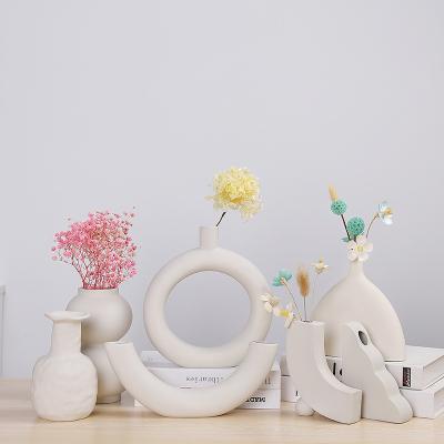 China New Gift Nordic Modern Creative Home Decoration Ceramic Flower Vase For Office Living Room Decoration for sale