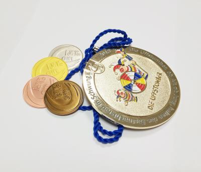 China Factory direct sale custom metal diamond shaped gold plated carnival medals with sandblastinggermany carnival medal , for sale