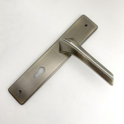 China Modern Euro Standard Fashional Solid Brass Door Handle for sale