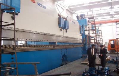 China Large CNC Tandem Press Brake Machine For Bending Steel Plate 2-600T /  6000mm for sale