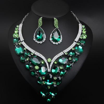 China 2021 FASHIONABLE European and American Exaggerated Top Crystal Glass Necklace Earring Dress Bridal Banquet Jewelry Set for sale