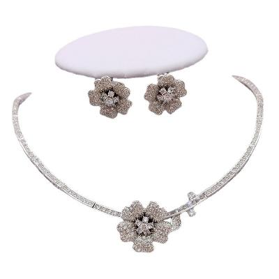 China Classic FASHIONABLE camellia zircon necklace earrings set dinner wedding dress necklace with jewelry studio female for sale