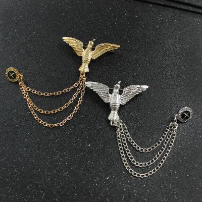 China Newest Fashion Gold Silver Cloth Decoration Bird Men's Lapel Pin Metal Brooch Boutonniere Pin For Costume Novelty Accessories for sale