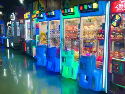 China Cute Prize Mini Toy Crane Machine / Candy Crane Machine For Shopping Mall for sale