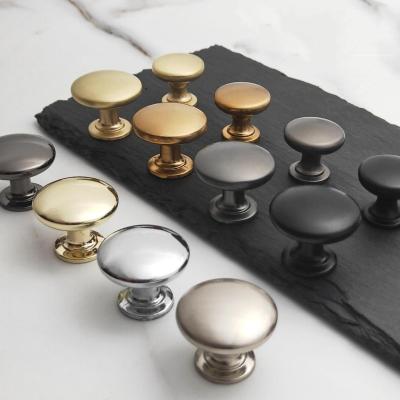 China Contemporary Luxury Antique Brass Dresser Drawer Handles Ceramic Door Pulls Furniture Cabinet Handles Knobs for sale