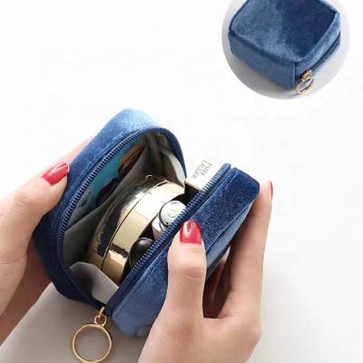 China Washable Custom Portable Unique Small Square Velvet Bag With Zipper For Cosmetics Lipsitcks Air Cushion for sale