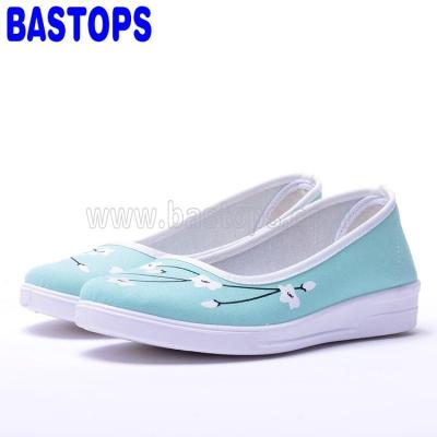 China Women's High Quality Comfortable Nurse's Unique Casual Cotton Fabric Slip On Shoes For Work for sale