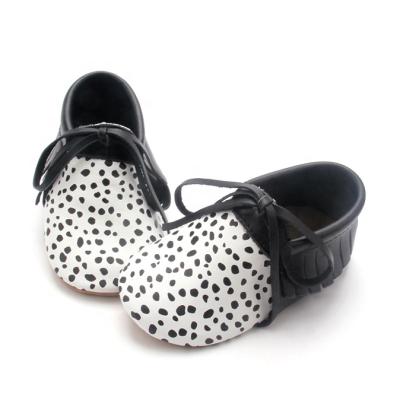 China EVA Printed Dots Baby Leather Newborn Infant Moccasins Baby Moccasins for sale