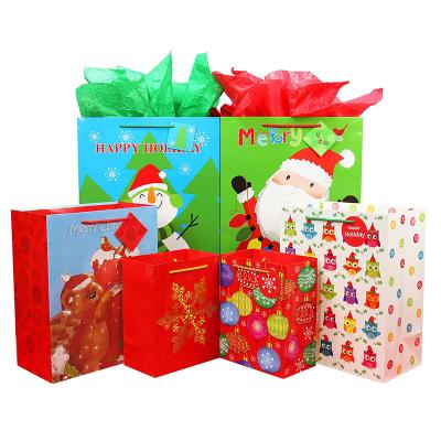 China Recyclable Custom Exquisite Paper Kraft Party Decoration Holiday Paper Bag Christmas Gift Bags With Handle for sale