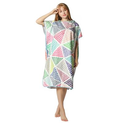 中国 Custom Compressed Pattern Quick-drying Surf Bath Towel Long Robes Hide Hooded Bathrobe Hooded Beach Towel 販売のため