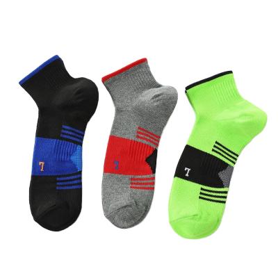 China Fashion Custom Mens Sports Socks Antibacterial Cotton Crew Socks Manufacturer Mens Sports Socks for sale