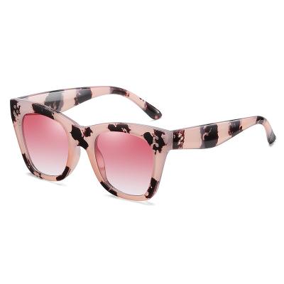 China Hot Selling Trendy Fashion Sunglasses Women's Big Frame Gradient Sunglasses for sale