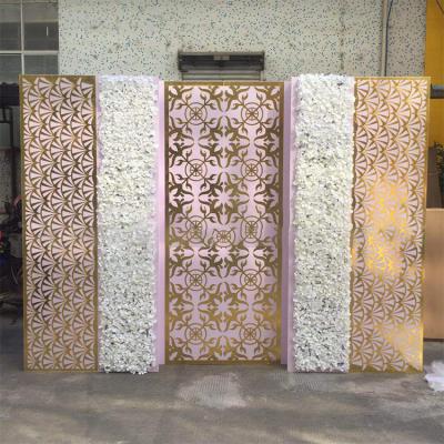 China Fashionable Acrylic Glamorous Wedding Decorations Gold Mirror Wall 3 Panel Event Stage Decoration For Wedding Backdrop for sale