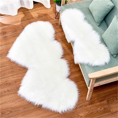 China Shaggy Floor Mat Soft Faux Fur Home Bedroom Kitchen Living Room Modern European Fluffy Heart Shaped Double Blanket Style Rug for sale