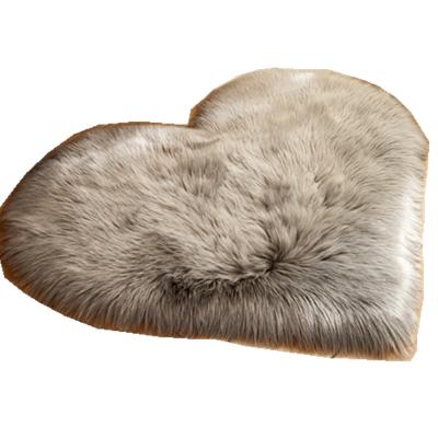 China Modern European Style Plush Carpet Faux Wool Floor Rugs Hot Selling Heart-Shaped Bay Window Rug Bedside Blanket Rug for sale