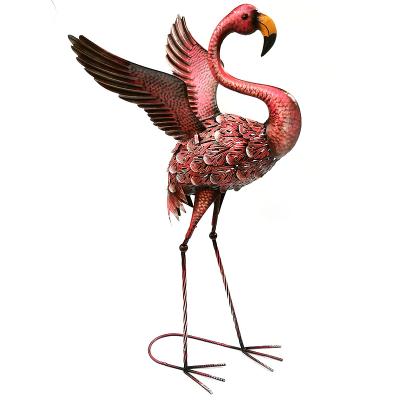 China Custom Outdoor Solar Garden Deocration Garden Metal Ornaments Size Pink Flamingo Sculpture for sale