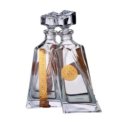 China Creative Appearance Gold Bohemia Lover Decanters Drinking Whiskey Crystal Decanters for sale