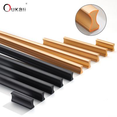 China Oukali Simple Black Aluminum Black Aluminum Cabinet Closet Profile Handle Rail Rail Long Beautiful Modern Modern Door Handle for sale