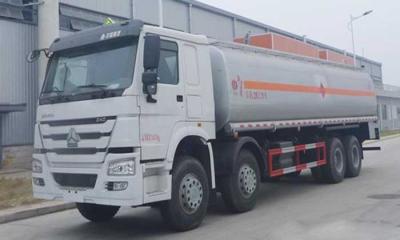 China De Tankwagen van de het Voertuigolie van het eetbare Olievervoer, de Mobiele Vrachtwagens 25-30CBM van de BenzinestationStookolie Te koop