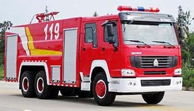 China SINOTRUK HOWO Fire Fighting Truck 20CBM 10 Wheels , Rescue Fire Trucks for sale