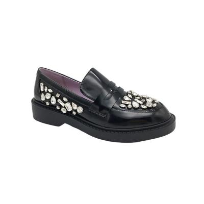 China Fashion Trend Black Leather Women Shoes Durable Rhinestone Flats Ladies Loafer Shoes for sale