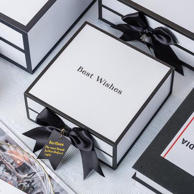 China Custom Paper Luxury Foldable Magnetic Packaging Gift Box for sale