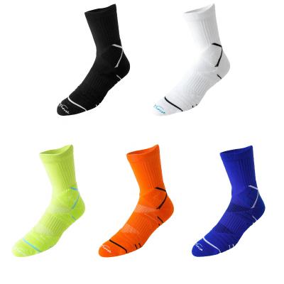 China Breathable Professional Anti Slip Athletic Sock Soccer Football Socks Grip Anti Slip Sport Crew Socks for sale