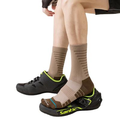 China Breathable Custom High Quality Athletic Socks Unisex Sweat-absorbent Breathable Crew Sports Socks for Outdoor Cycling Running Hiking for sale