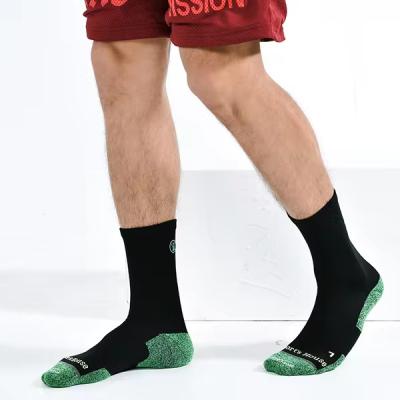 China Breathable Men's Professional Men's Crew basketball Socks Professional Combat Sports Socks with Embroidered Logo Casual Sports Socks for sale