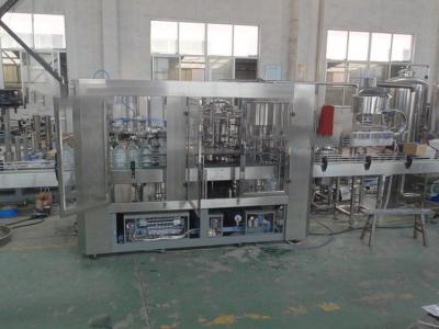 Chine Équipement de mise en bouteilles de rinçage des têtes 2500 BPH de Monoblock 12 à vendre