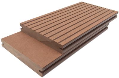 China Ingeniería Premium Composite Decking WPC azulejos para el patio porche 25mm en venta