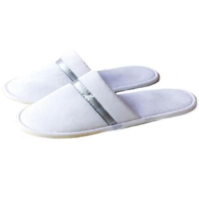 China Super Soft And Comfortable Wholesale White Hotel Strict Process Requirements Customized Slippers After Party Hotel Slippers With Logo for sale