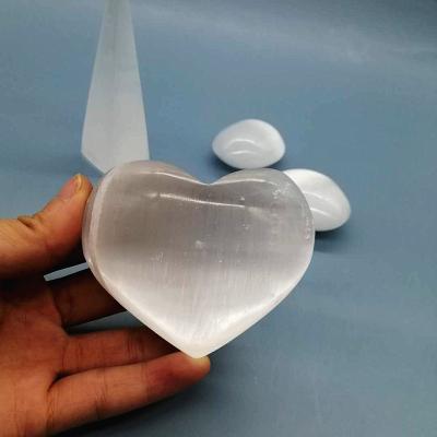 China Hot Sale China Natural Selenite Crystal Heart Healing Quartz Crystal Palms For Home Decoration for sale