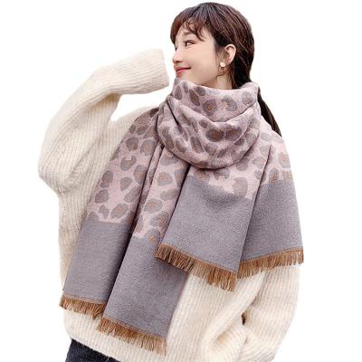 China Keep Lady Scarf Cashmere Leopard Winter Fashion Sale Women's Winter Fashion Thick Pashmina Shawls for sale