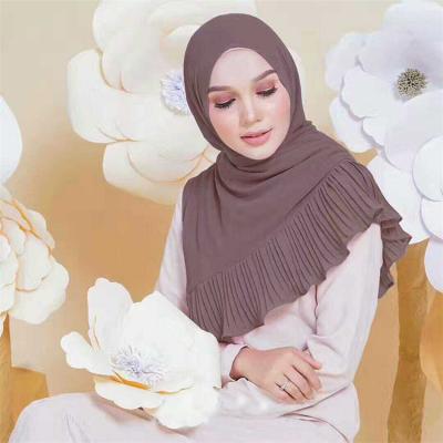 China Women Elegant Muslim Oversized Solid Bubble Head Scarf Hijab Chiffon Pleat Head Scarf for sale