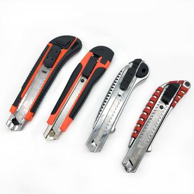 China Professional Plastic Utility Knife Multitool Office Cutting Tools Holder 3Pcs Blade Pocket Knife for sale