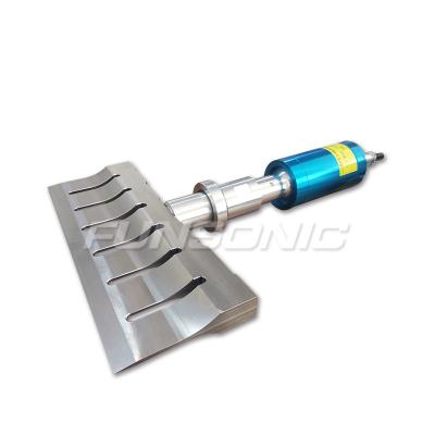 China Factory Conveyor Type Ultrasonic Frozen Food Pie Cutter Titanium Blade for sale